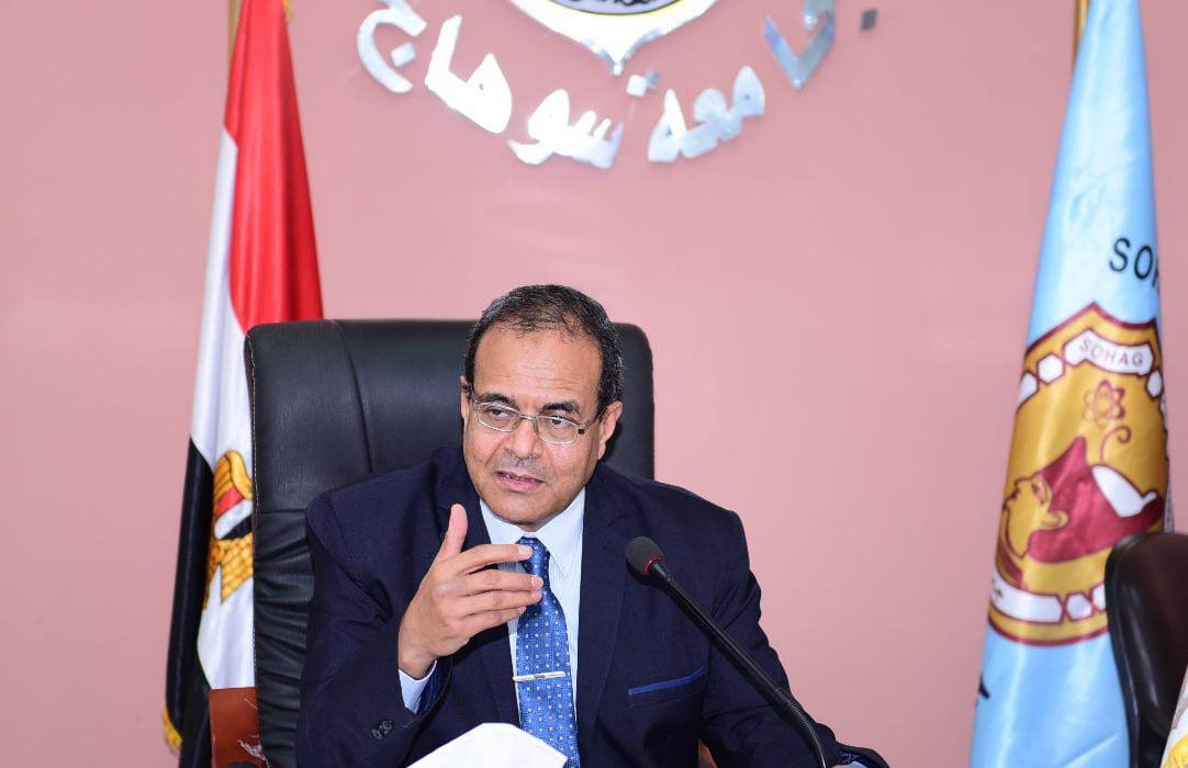 مصطفى عبدالخالق رئيس جامعة سوهاج